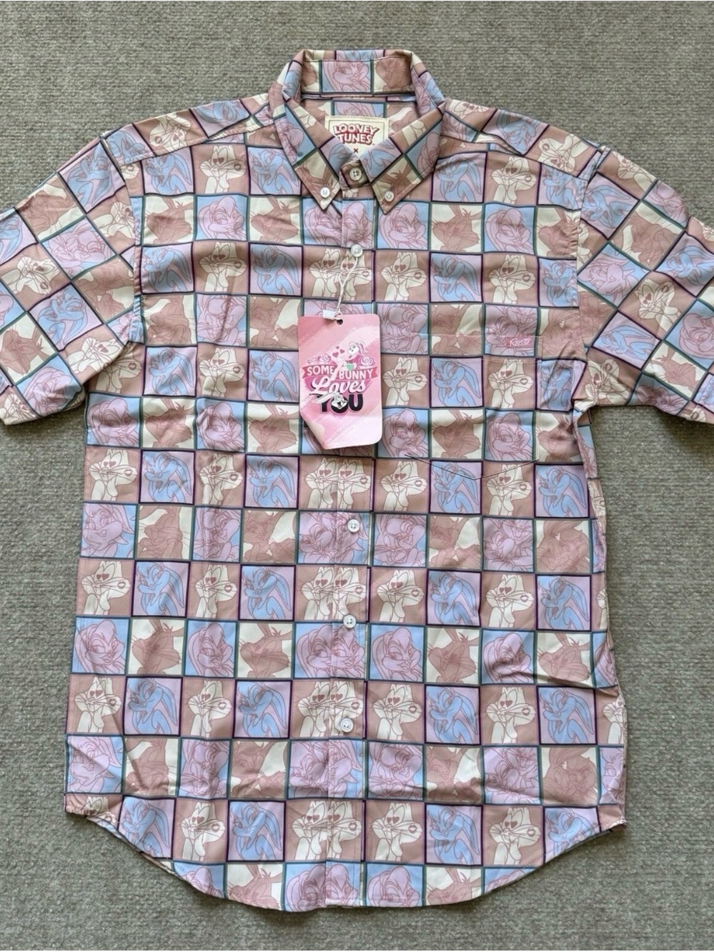 NWT RSVLTS Looney Tunes Men's Small Bugs Loves Lola Kunuflex Button Down Shirt